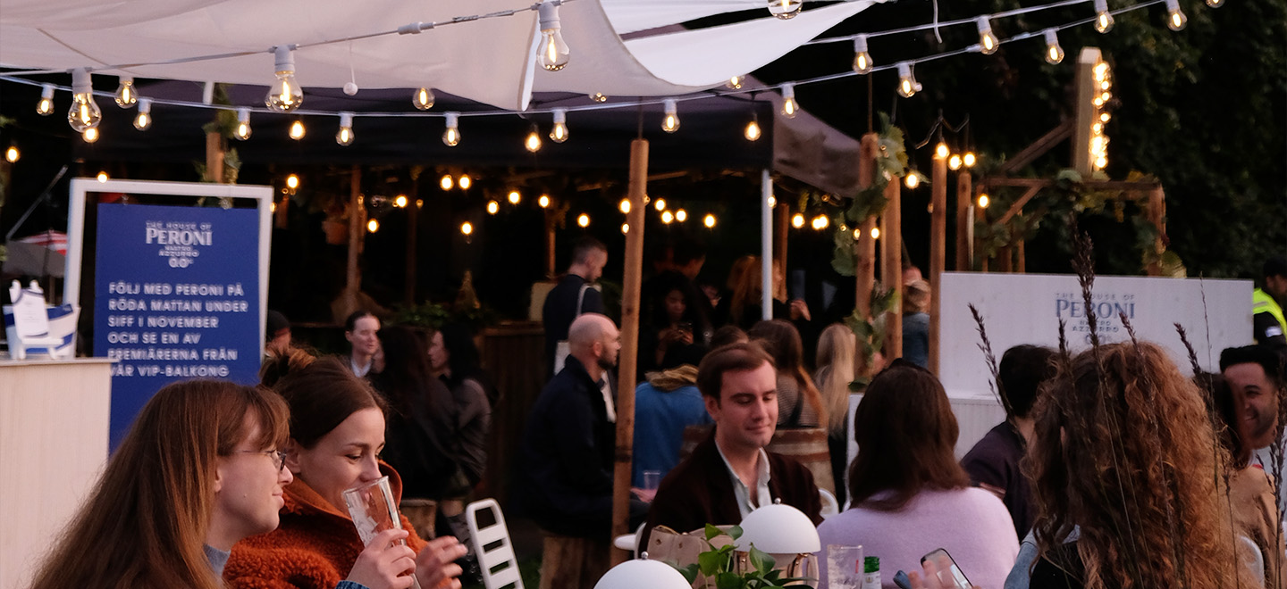 Beer and wine garden at Sommarbio in Rålis.